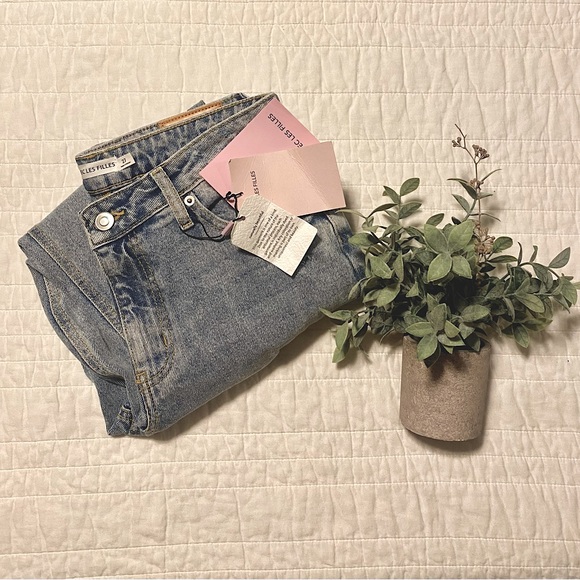 NWT Avec Les Filles Distressed High Waisted Mom
Jeans - size 27 - Picture 3 of 10